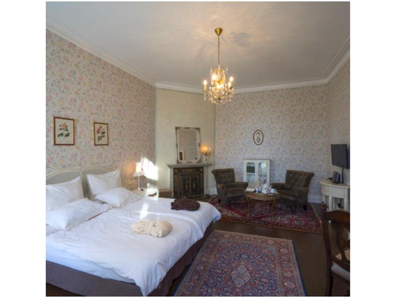 Junior Suite with Balcony image 2