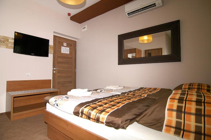 Quadruple Room image 2