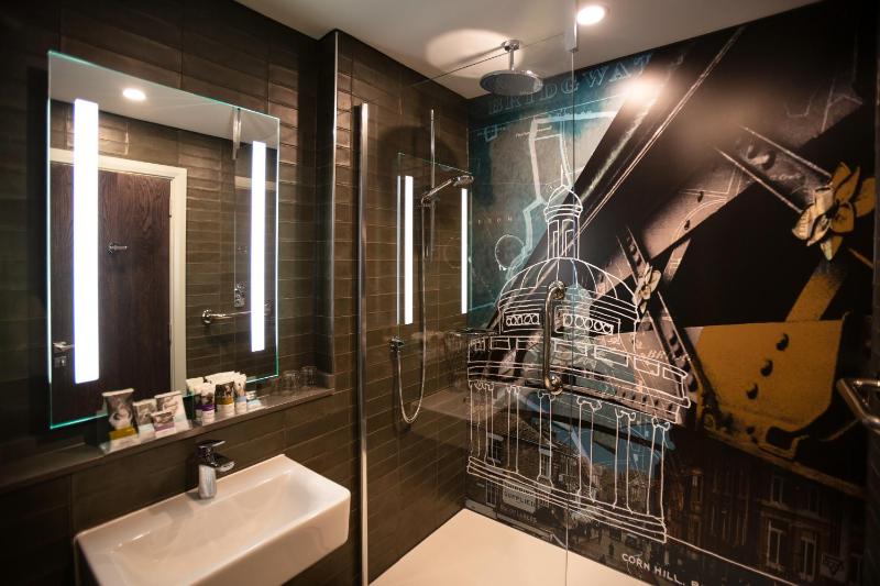 Superior King Room image 2