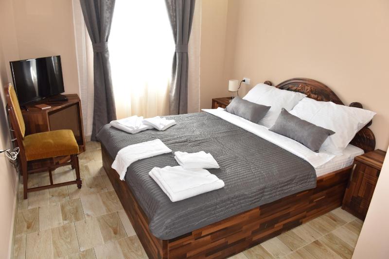 Deluxe Double Room image 4
