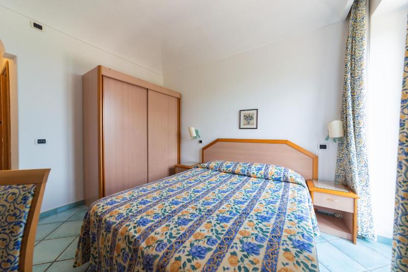 Double or Twin Room image 3