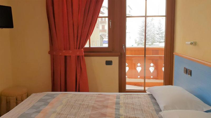 Double or Twin Room image 4