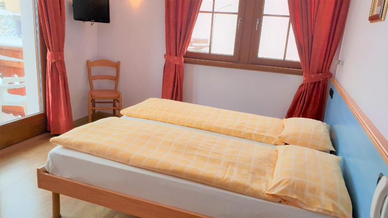 Double or Twin Room image 3