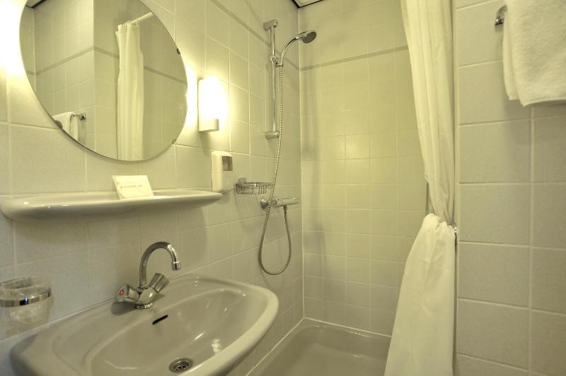 Basic Single Room image 3