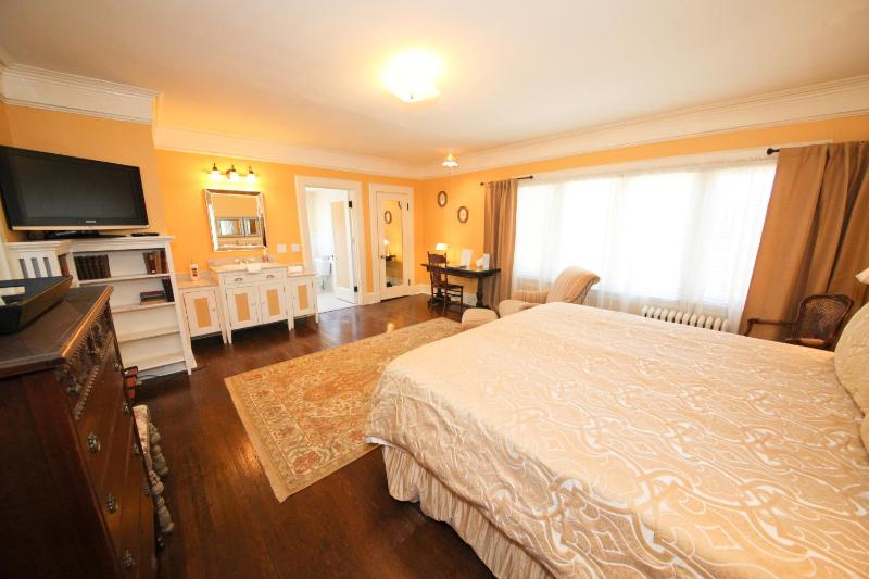 King Room with Spa Bath (Princess Cecile) image 3