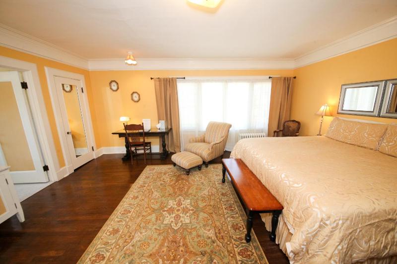 King Room with Spa Bath (Princess Cecile) image 4