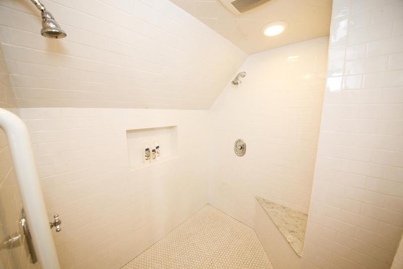 Deluxe King Room (Lady Ann) image 2