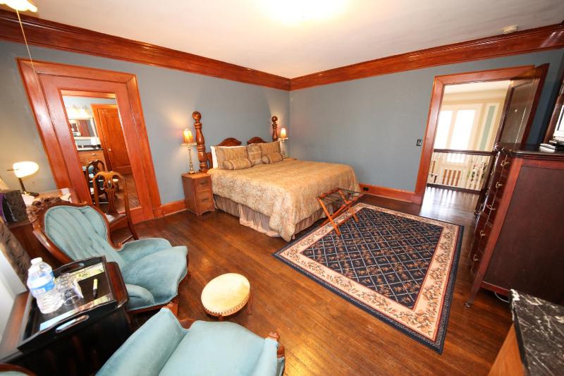 Standard King Room (Sir Charles) image 2