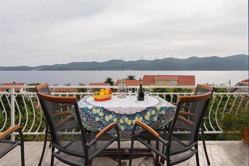Two-Bedroom Apartment with Balcony and Sea View image 2