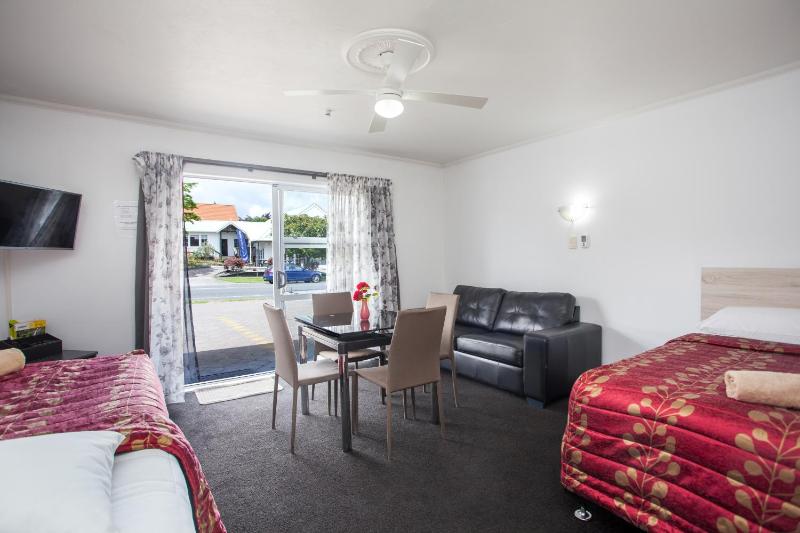 Rose Court Motel - image 13