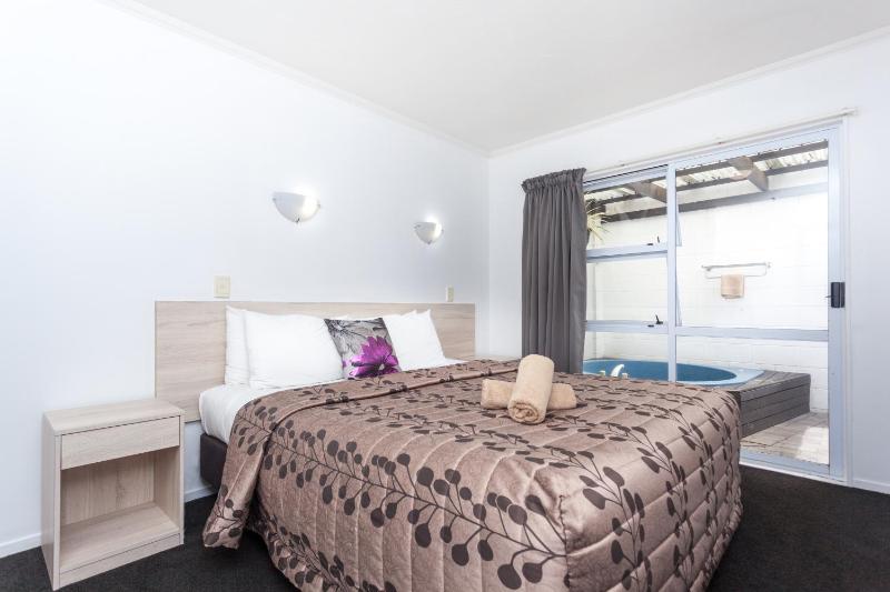Rose Court Motel - image 37