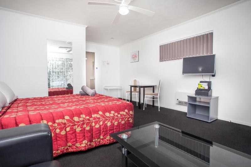 Rose Court Motel - image 32