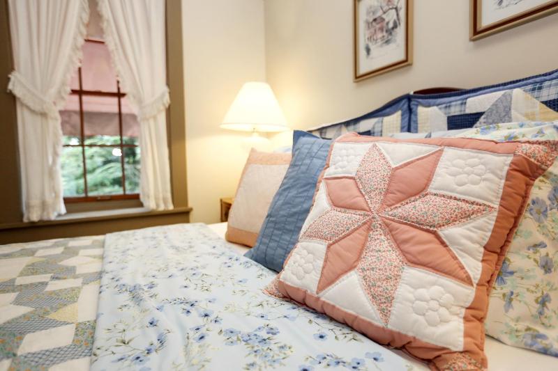 Deluxe Double Room with Bath image 4
