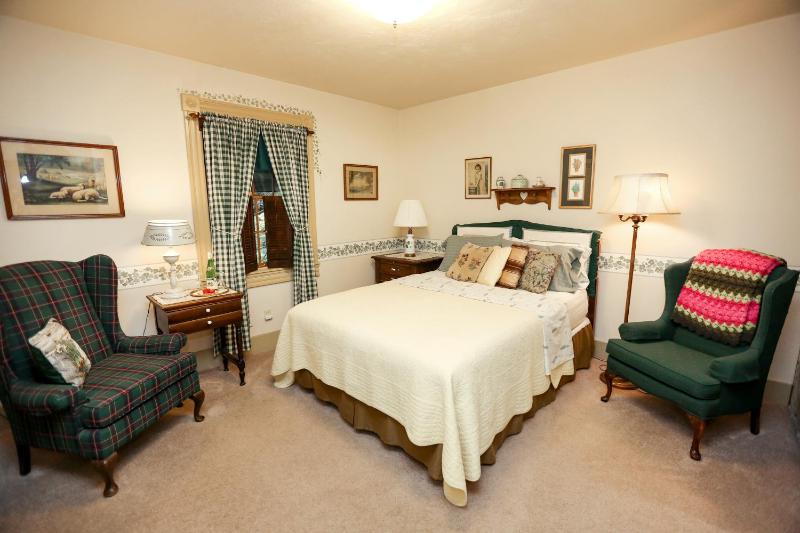 Deluxe Double Room with Bath image 2