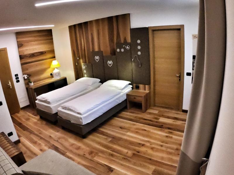 Double or Twin Room image 4