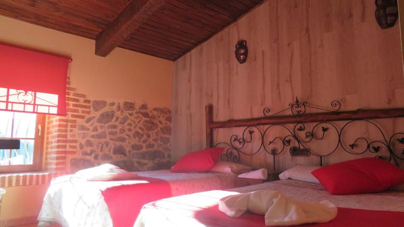 Twin Room image 1