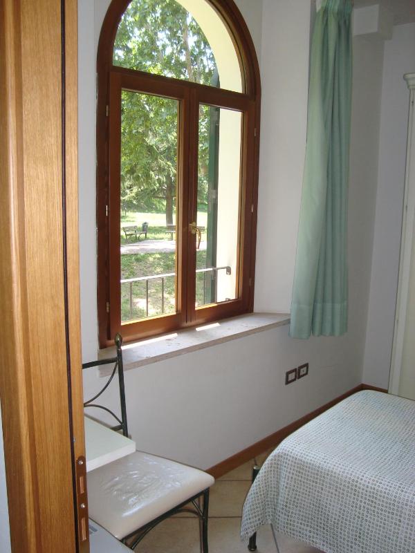 Small One-Bedroom Apartment image 4