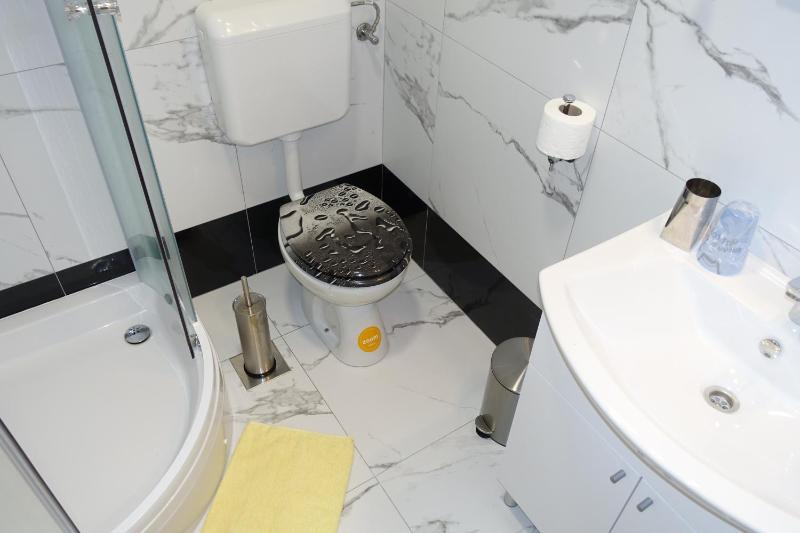 Studio Apartment with Terrace image 4
