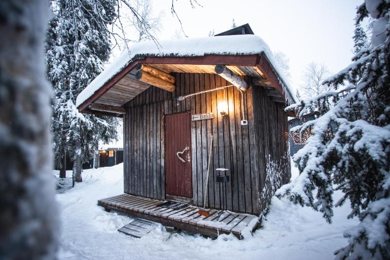 Cottage with Shared Bathroom image 4