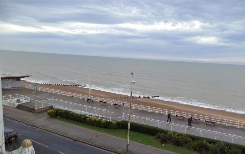 Double Room with Sea View image 2