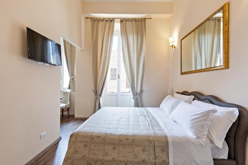 Deluxe Double Room image 4