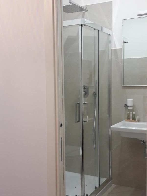 Standard Single Room image 4