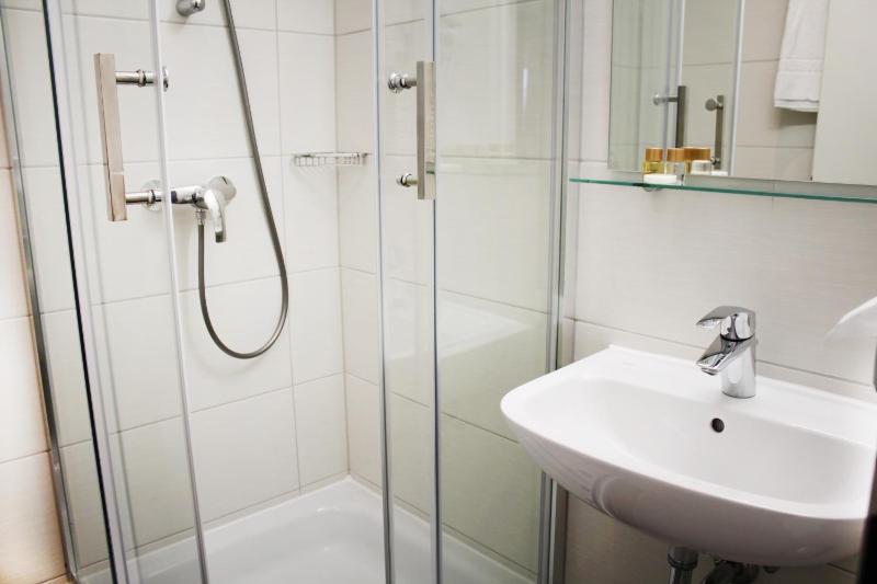 Standard Single Room image 3