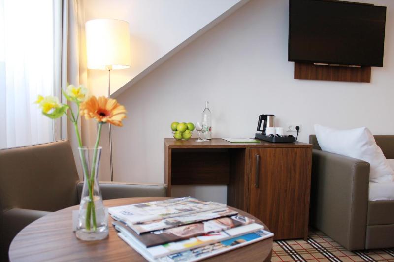 Superior Triple Room image 3