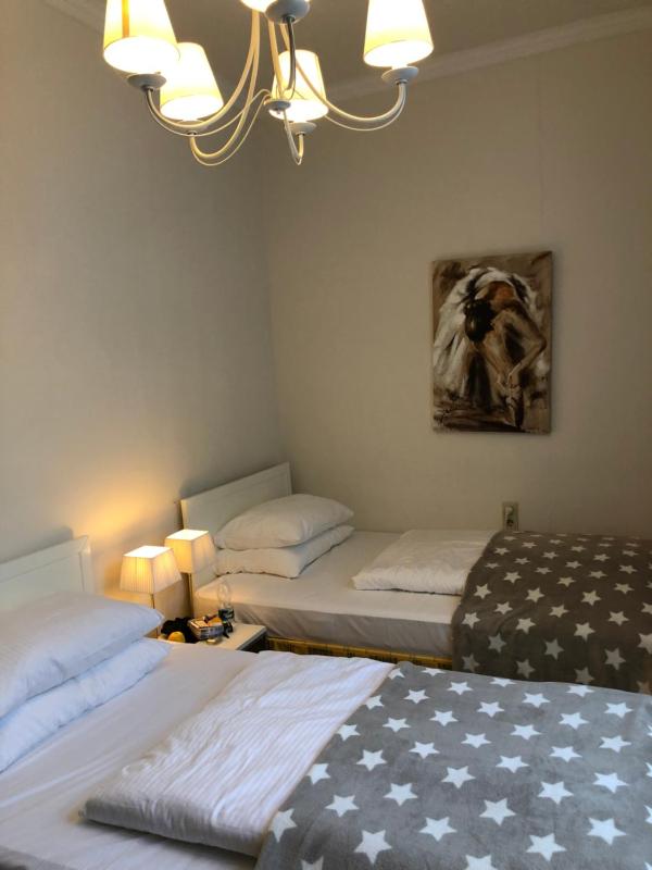 Twin Room image 2