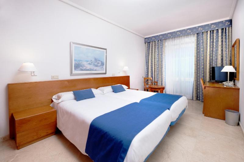 Twin Room - Single Use (1 Adult) image 3