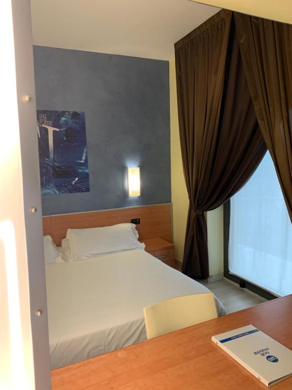 Superior King Room image 4