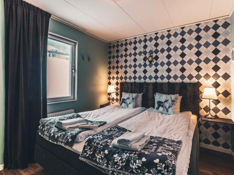 Double or Twin Room with Shared Bathroom image 2
