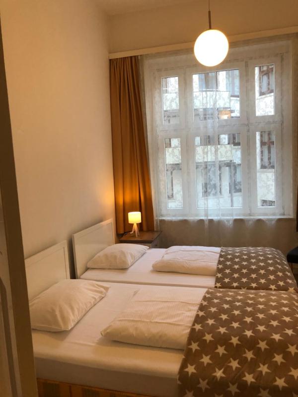 Twin Room image 3
