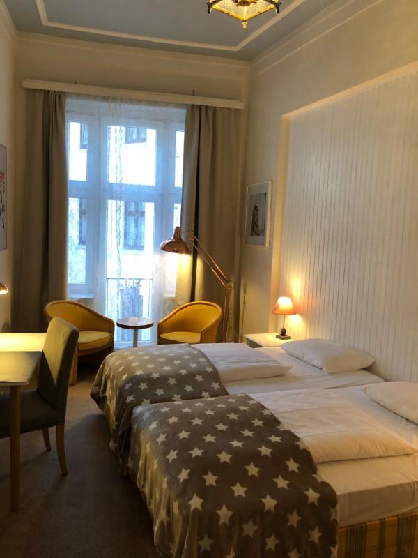 Double Room image 3