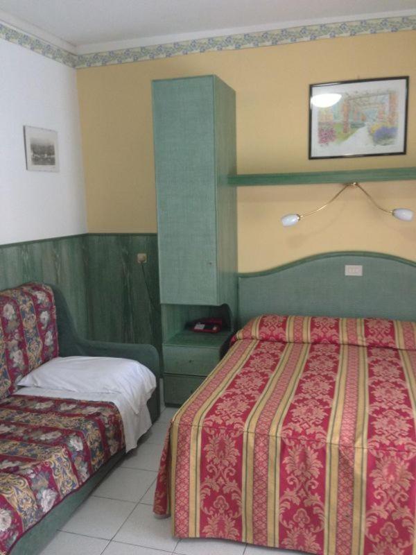 Triple Room with Balcony image 1