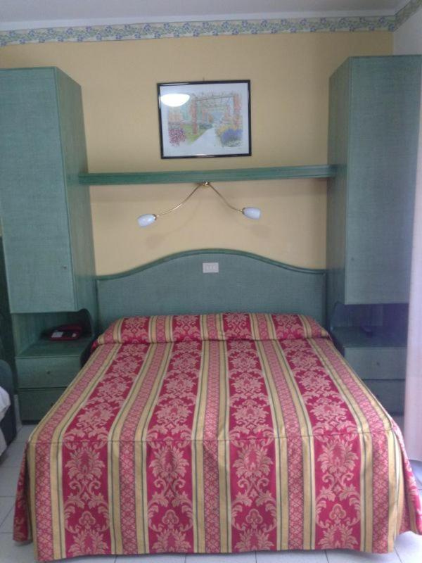 Triple Room with Balcony image 4