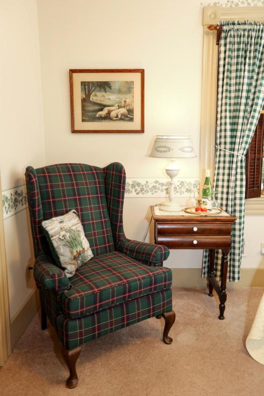 Deluxe Double Room with Bath image 3