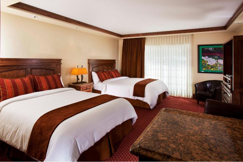 Premium Queen Room with Two Queen Beds with Mountain View image 1