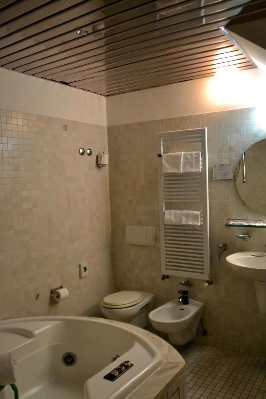 Quadruple Room image 4