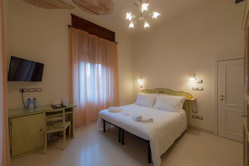 Classic Double Room image 1