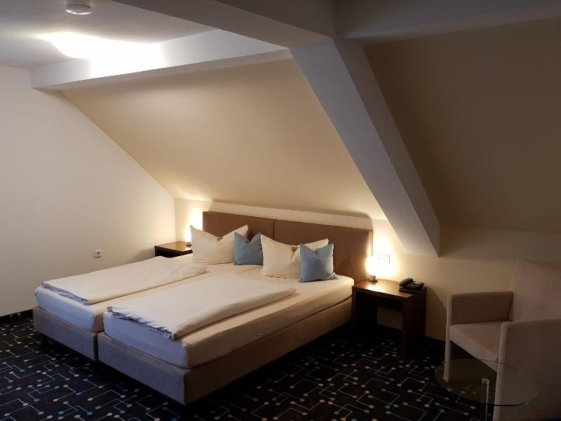 Double Room image 1