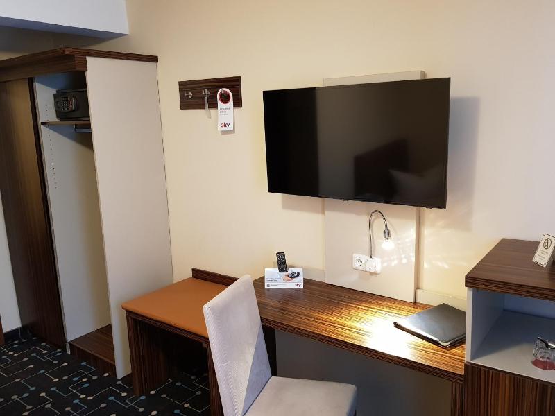 Single Room image 3
