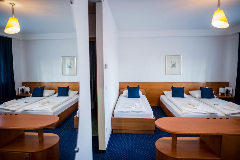 Classic Triple Room image 3