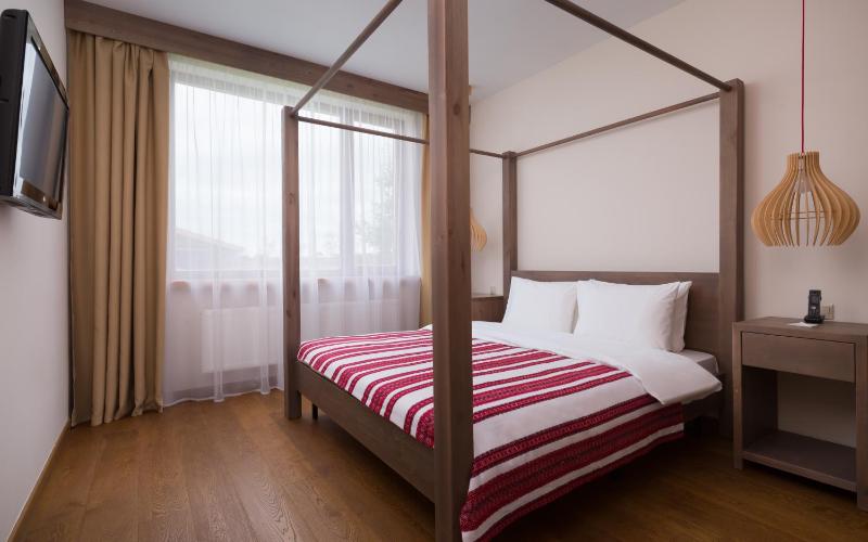 Four-Bedroom Cottage image 2