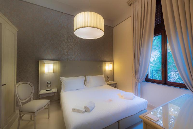 Superior Double Room image 3
