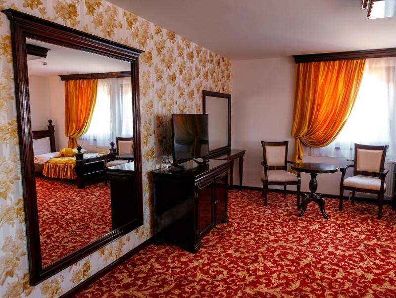 Family Room image 1