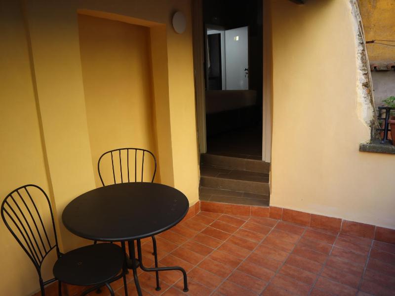 Deluxe Double or Twin Room with Balcony image 3