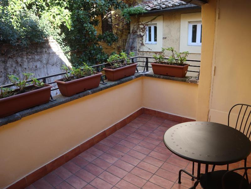 Deluxe Double or Twin Room with Balcony image 4