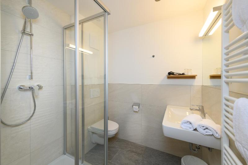 Large Single Room image 4
