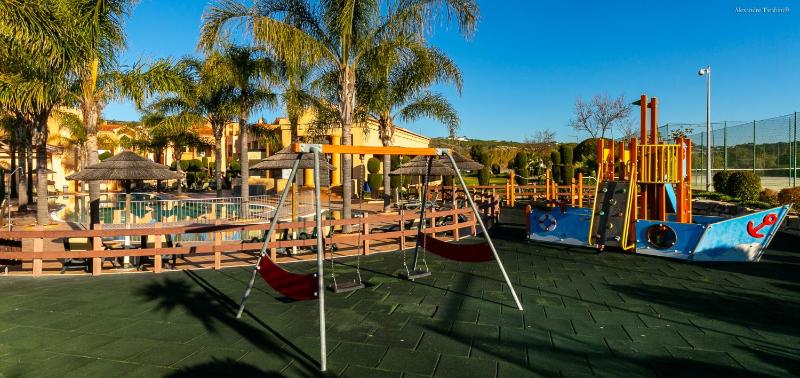 LuzBay Pool Apartments - image 15